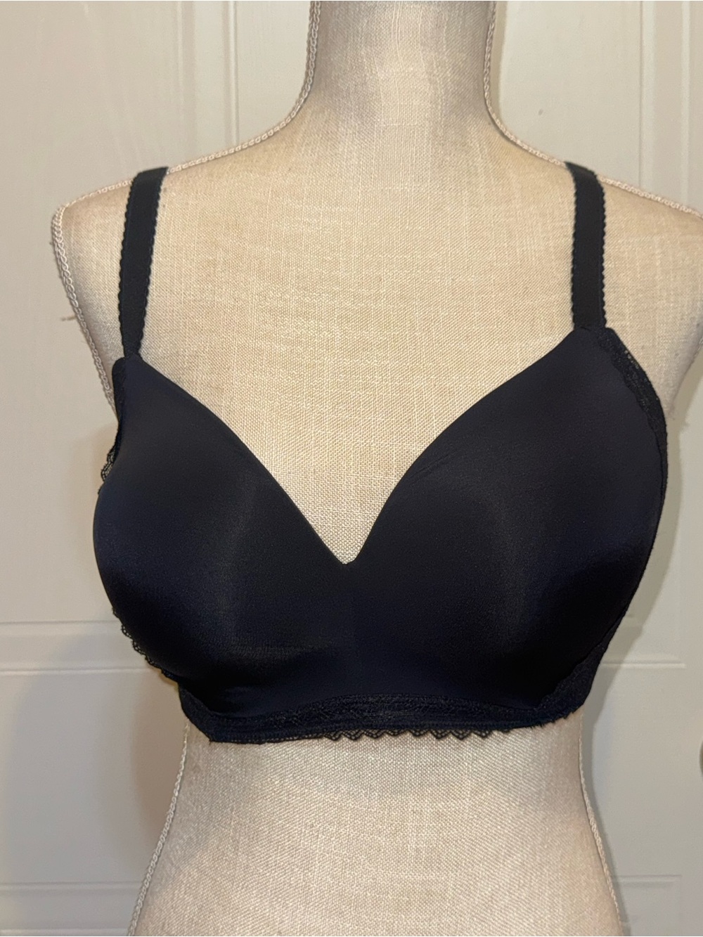 Bare Sz 32DDD Black Wireless T-Shirt Bra with  Lace VGUC😊😊
